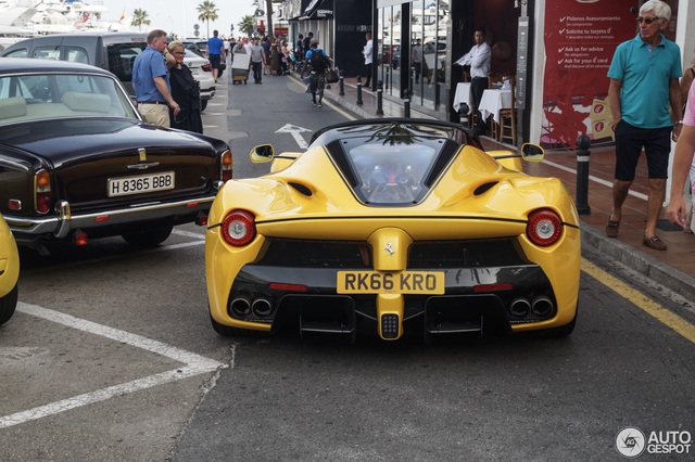 Xuống phố cùng Ferrari LaFerrari mui trần màu vàng rực 45 tỷ Đồng - Ảnh 7.