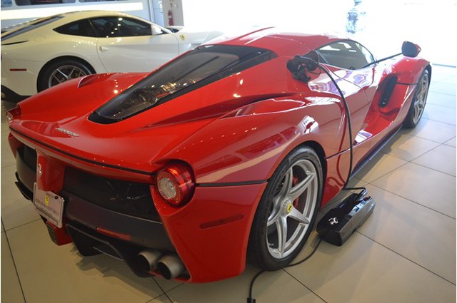 Ngày càng nhiều Ferrari LaFerrari được rao bán với mức giá khóc thét - Ảnh 4.