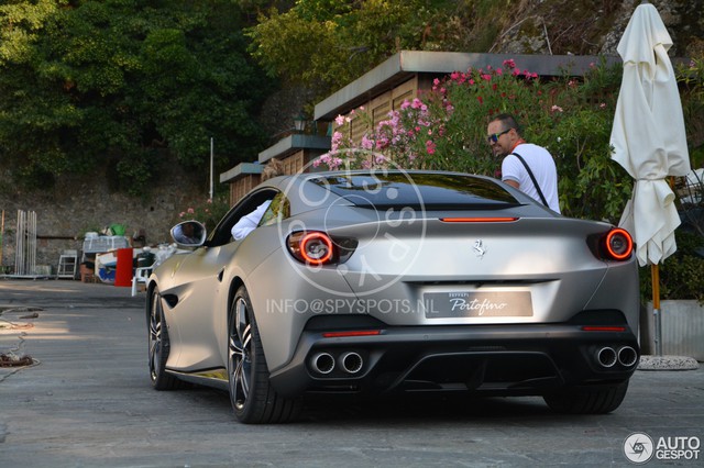 Siêu xe mui trần Ferrari Portofino được giới thiệu riêng cho các khách hàng VIP - Ảnh 12.