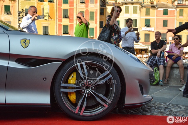 Siêu xe mui trần Ferrari Portofino được giới thiệu riêng cho các khách hàng VIP - Ảnh 9.