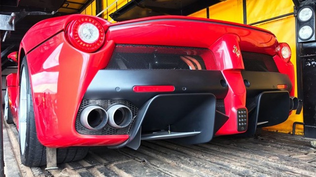 Siêu xe Ferrari LaFerrari nhập lậu bị lực lượng chức năng tịch thu