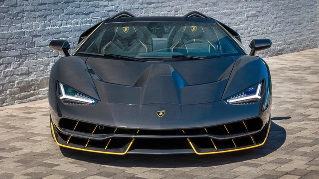Cận cảnh Lamborghini Centenario mui trần 2 triệu USD đầu tiên được bàn giao cho khách hàng - Ảnh 2.