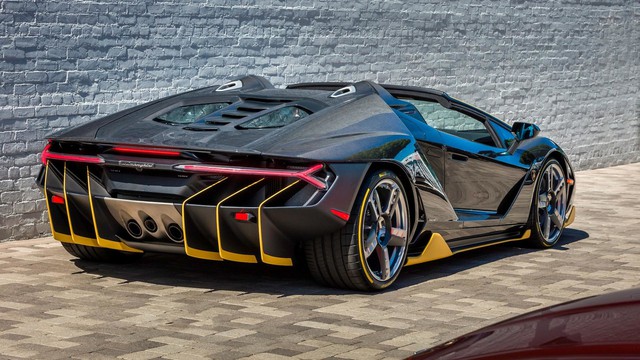 Cận cảnh Lamborghini Centenario mui trần 2 triệu USD đầu tiên được bàn giao cho khách hàng - Ảnh 4.