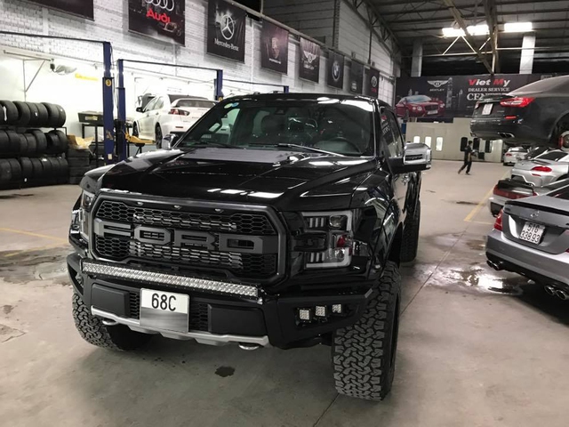 Tay chơi Kiên Giang lên đời Ford F-150 Platinum thành siêu bán tải Raptor - Ảnh 2. Tay chơi Kiên Giang lên đời Ford F-150 Platinum thành siêu bán tải Raptor - Ảnh 2.