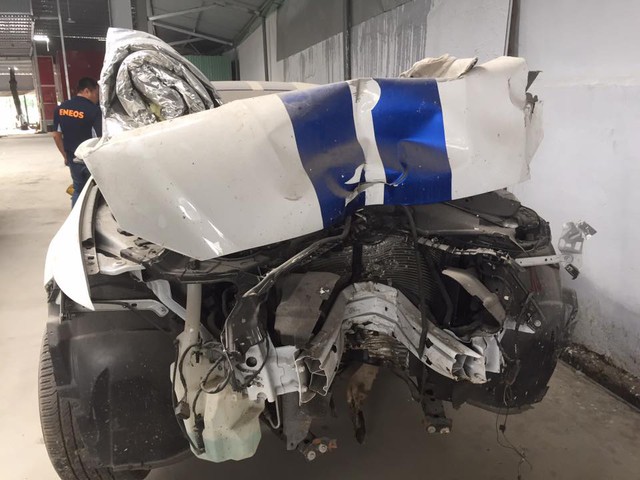Sau tai nạn nghiêm trọng tại Huế, chiếc Ford Mustang làm bạn với bụi tại garage Sài thành - Ảnh 1.
