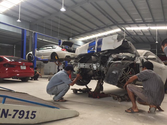 Sau tai nạn nghiêm trọng tại Huế, chiếc Ford Mustang làm bạn với bụi tại garage Sài thành - Ảnh 6.