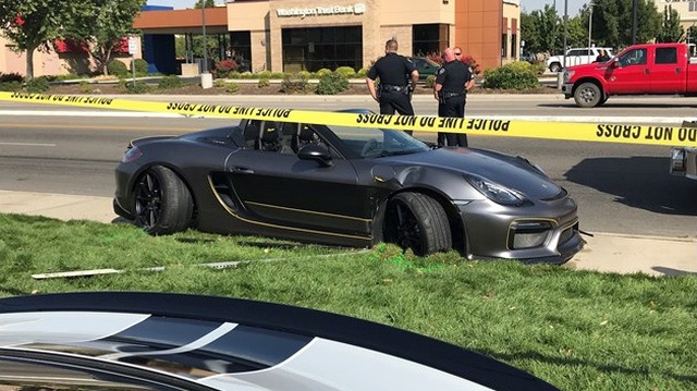 Ham thể hiện trong sự kiện tụ tập siêu xe, người lái Porsche Boxster Spyder gây tai nạn nghiêm trọng
