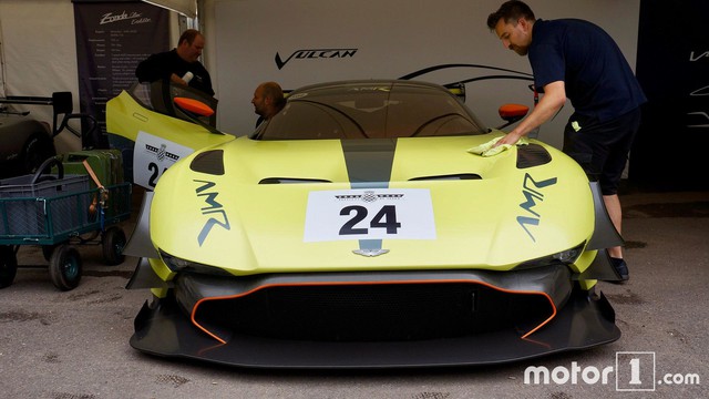 Nghe thử tiếng thở của siêu xe dành cho đường đua Aston Martin Vulcan AMR Pro - Ảnh 2.