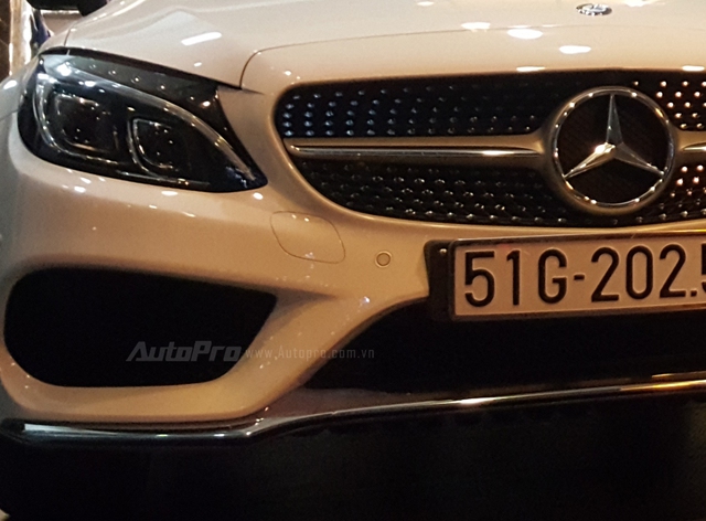 Hạ Vy cầm lái Mercedes-Benz C300 Coupe 3 tỷ Đồng do Cường Đô-la mua tặng - Ảnh 12.