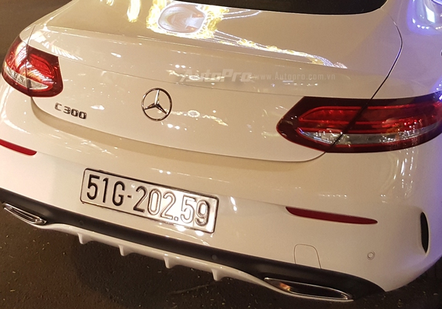 Hạ Vy cầm lái Mercedes-Benz C300 Coupe 3 tỷ Đồng do Cường Đô-la mua tặng - Ảnh 7.