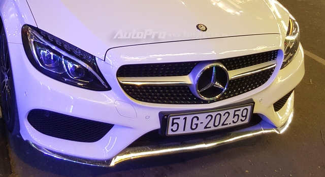 Hạ Vy cầm lái Mercedes-Benz C300 Coupe 3 tỷ Đồng do Cường Đô-la mua tặng - Ảnh 10.