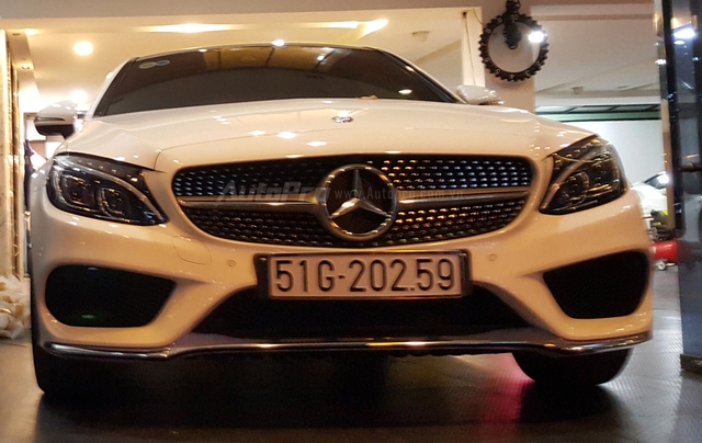 Hạ Vy cầm lái Mercedes-Benz C300 Coupe 3 tỷ Đồng do Cường Đô-la mua tặng - Ảnh 5.