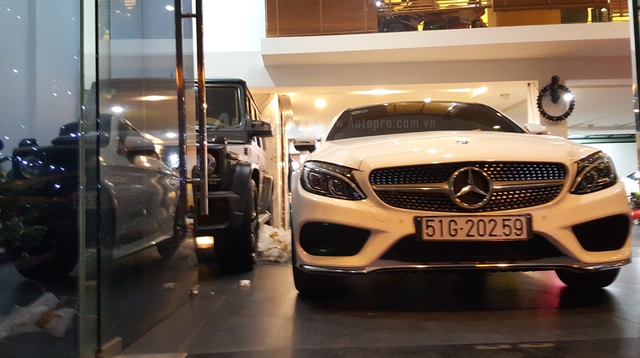 Hạ Vy cầm lái Mercedes-Benz C300 Coupe 3 tỷ Đồng do Cường Đô-la mua tặng - Ảnh 9.