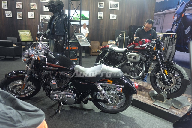 TRỰC TIẾP: Harley-Davidson mang hàng khủng Street Rod 2017 và Street Glide tới VMCS 2017 - Ảnh 1.