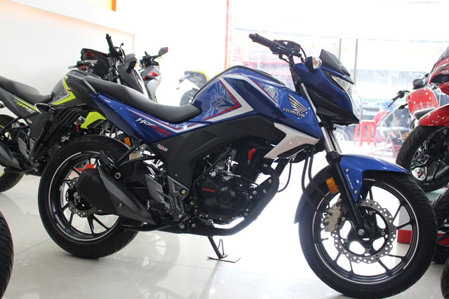 Honda CB Hornet 160R 2017 cập bến Việt Nam, giá từ 73 triệu Đồng - Ảnh 2. Honda CB Hornet 160R 2017 cập bến Việt Nam, giá từ 73 triệu Đồng - Ảnh 2.