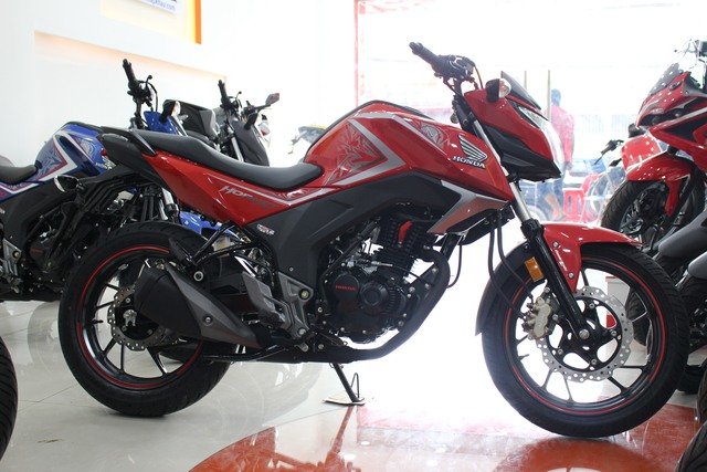 Honda CB Hornet 160R 2017 cập bến Việt Nam, giá từ 73 triệu Đồng - Ảnh 3. Honda CB Hornet 160R 2017 cập bến Việt Nam, giá từ 73 triệu Đồng - Ảnh 3.