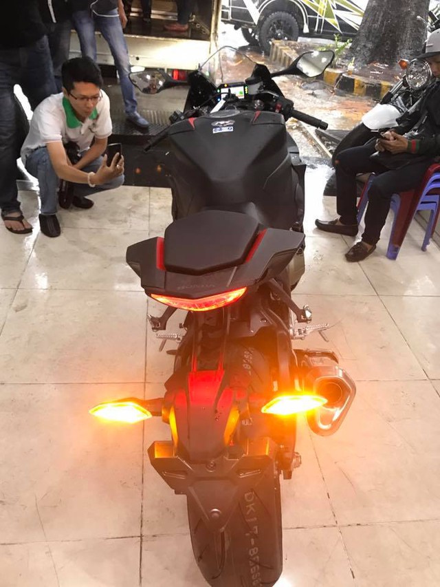 Siêu mô tô Honda CBR1000RR 2017 đầu tiên cập bến Việt Nam - Ảnh 7.