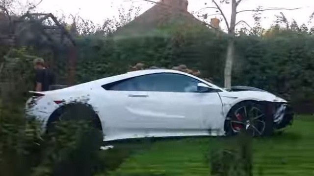 Siêu xe Honda NSX 2017 "đen đủi" gặp nạn ngay trên đường từ đại lý về nhà