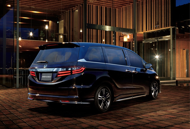 Honda Odyssey 2017 nâng cấp nhẹ, giá không đổi - Ảnh 2. Honda Odyssey 2017 nâng cấp nhẹ, giá không đổi - Ảnh 2.