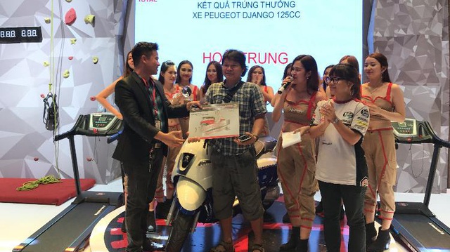 Chiêm ngưỡng dàn giải thưởng “siêu khủng” của Total tại triển lãm xe máy 2017