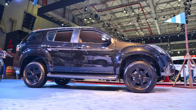 ISUZU MU-X & D-MAX 2017: Bộ đôi ấn tượng tại VMS 2017