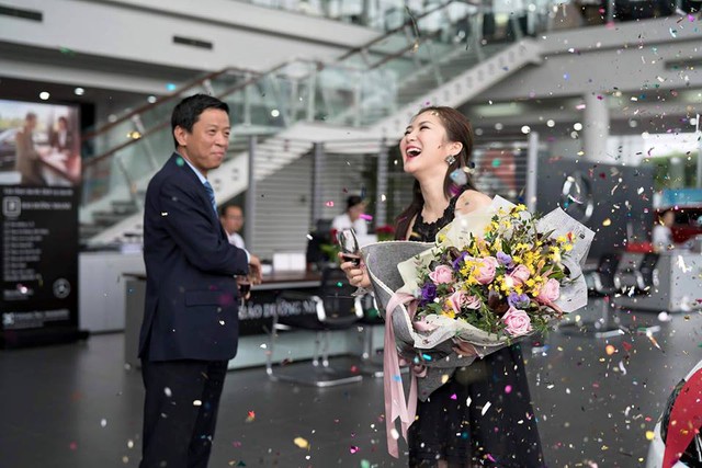 Nữ ca sĩ Hương Tràm tậu Mercedes-Benz E-Class 2017 trị giá 2,1 tỷ Đồng - Ảnh 3.