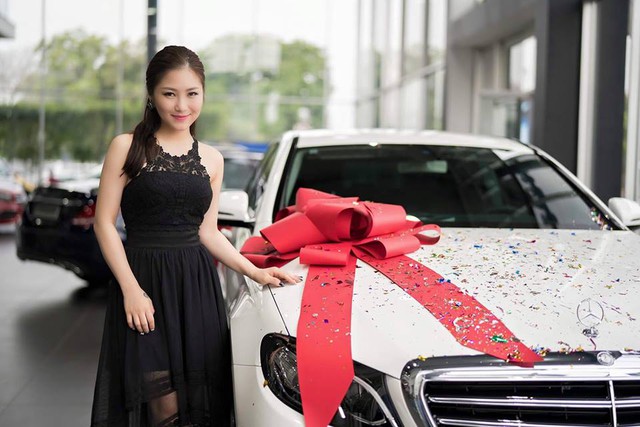 Nữ ca sĩ Hương Tràm tậu Mercedes-Benz E-Class 2017 trị giá 2,1 tỷ Đồng - Ảnh 1.