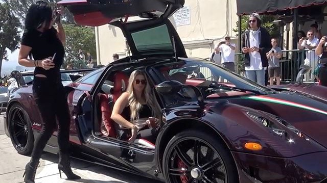 Đại gia bí ẩn chở theo 2 "chân dài" trên chiếc Pagani Huayra BC trị giá 2,5 triệu USD