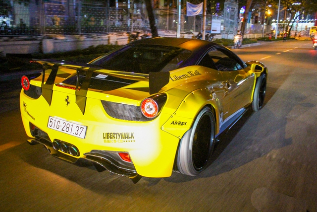 Cận cảnh siêu phẩm Ferrari 458 Italia độ Liberty Walk đầu tiên tại Việt Nam - Ảnh 17. Cận cảnh siêu phẩm Ferrari 458 Italia độ Liberty Walk đầu tiên tại Việt Nam - Ảnh 17.