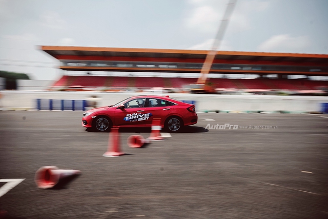 Thử nghiệm Honda Civic Turbo 2017 trên trường đua Đại Nam - Ảnh 3.