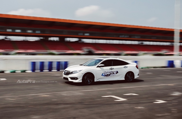 Thử nghiệm Honda Civic Turbo 2017 trên trường đua Đại Nam - Ảnh 7.