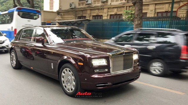[Cực hot] Rolls-Royce Phantom “Hòa Bình & Vinh Quang” lần đầu lăn bánh tại Hà Nội - Ảnh 2.