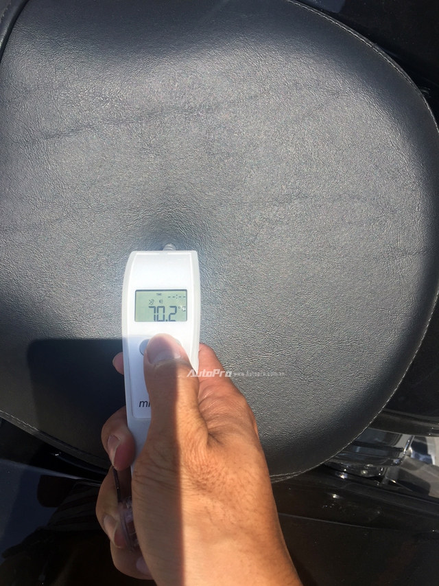 Hà Nội: Nắng nóng đỉnh điểm, nhiệt độ yên xe máy lên tới hơn 70 độ C - Ảnh 4.