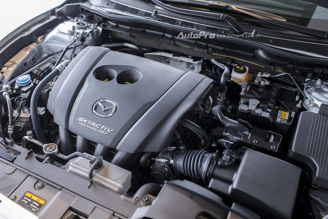 Mazda6 2.5L Premium 2017 mới ra mắt Việt Nam có gì để đấu với Toyota Camry 2.5Q? - Ảnh 5.