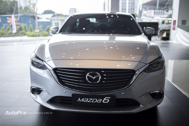 Mazda6 2.5L Premium 2017 mới ra mắt Việt Nam có gì để đấu với Toyota Camry 2.5Q? - Ảnh 2.