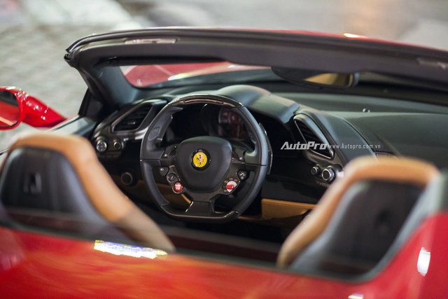 Ngựa chồm Ferrari 488 Spider màu đỏ dạo phố cuối tuần - Ảnh 9.