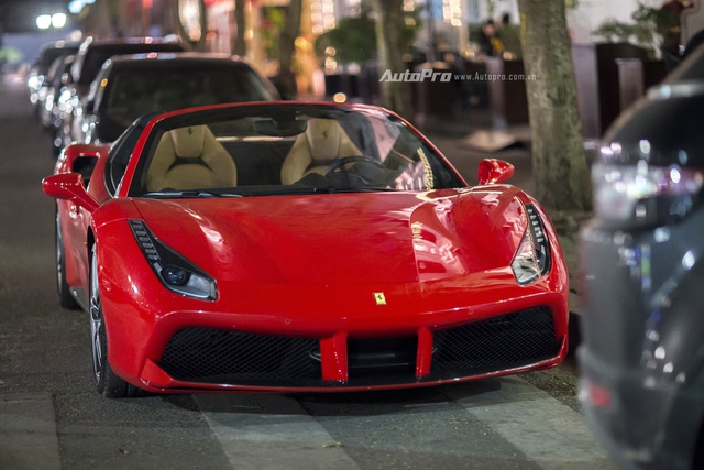 Ngựa chồm Ferrari 488 Spider màu đỏ dạo phố cuối tuần - Ảnh 7.