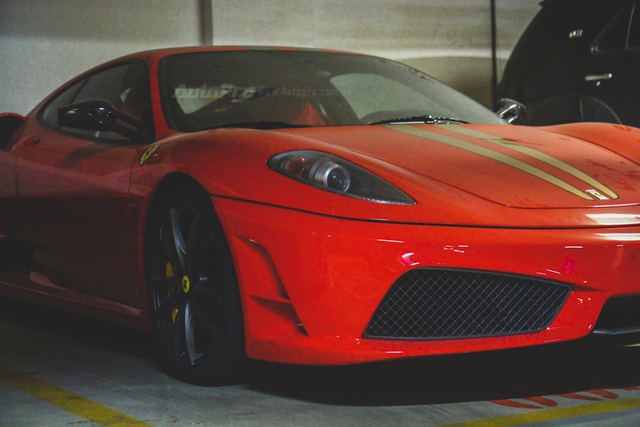 Bắt gặp Ferrari 430 Scuderia từng thuộc sở hữu Dũng mặt sắt làm bạn với bụi trong hầm đỗ xe - Ảnh 10. Bắt gặp Ferrari 430 Scuderia từng thuộc sở hữu Dũng mặt sắt làm bạn với bụi trong hầm đỗ xe - Ảnh 10.