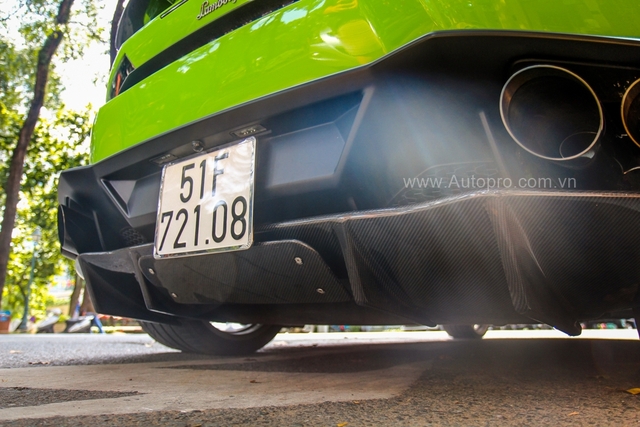 Siêu xe Lamborghini Huracan xanh cốm của đại gia kín tiếng Sài thành độ khủng - Ảnh 10.