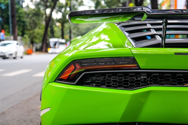 Siêu xe Lamborghini Huracan xanh cốm của đại gia kín tiếng Sài thành độ khủng - Ảnh 18.