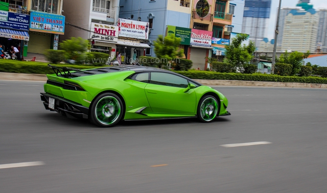 Siêu xe Lamborghini Huracan xanh cốm của đại gia kín tiếng Sài thành độ khủng - Ảnh 17.
