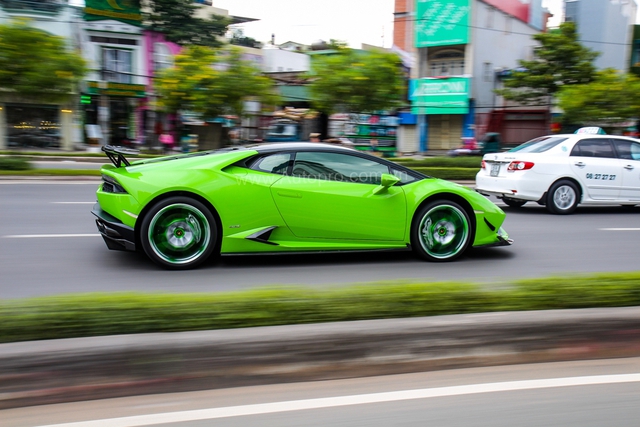 Siêu xe Lamborghini Huracan xanh cốm của đại gia kín tiếng Sài thành độ khủng - Ảnh 2.