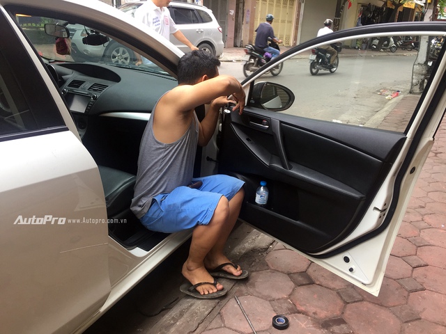 Chống trộm gương ô tô trong dịp Tết chỉ với 300.000 Đồng - Ảnh 1.