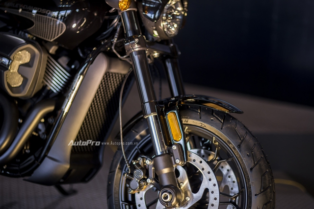 Cận cảnh Harley-Davidson Street Rod 2017 giá 415 triệu - Ảnh 8. Cận cảnh Harley-Davidson Street Rod 2017 giá 415 triệu - Ảnh 8.
