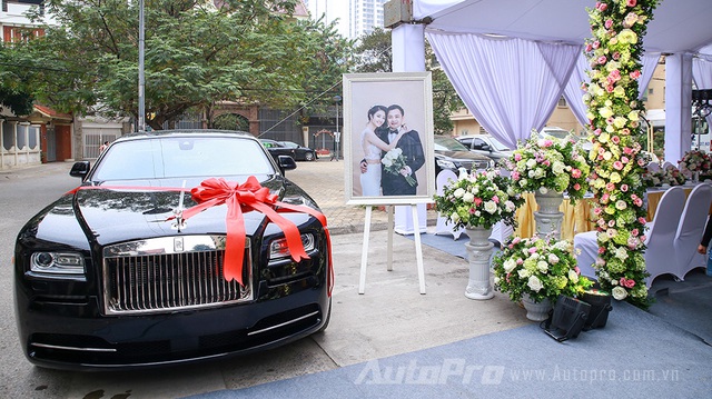 Cận cảnh Rolls-Royce Wraith "quà cưới" của Hoa hậu Bản sắc Việt Thu Ngân