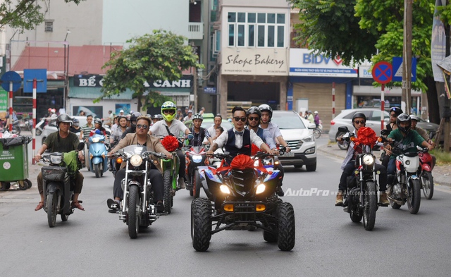 Chất chơi với đám rước dâu của stunter Việt được hộ tống bằng xe ATV và phân khối lớn - Ảnh 1.