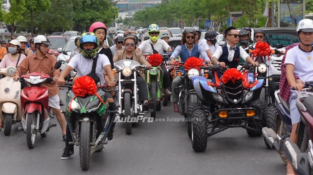 "Chất chơi" với đám rước dâu của stunter Việt được hộ tống bằng xe ATV và phân khối lớn