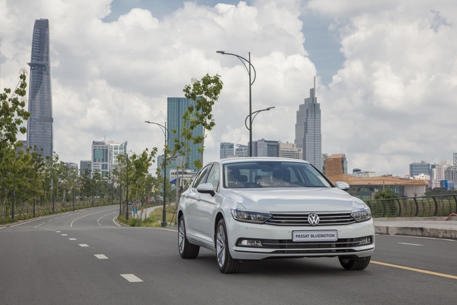 Cận cảnh VW Passat Bluemotion, đối thủ Toyota Camry, có giá 1,450 tỷ Đồng tại Việt Nam - Ảnh 12.