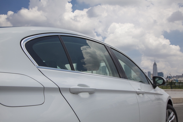 Cận cảnh VW Passat Bluemotion, đối thủ Toyota Camry, có giá 1,450 tỷ Đồng tại Việt Nam - Ảnh 5.