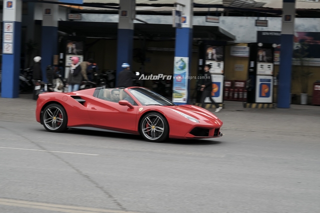 Ferrari 488 Spider dạo phố Hà Thành cuối tuần - Ảnh 1.